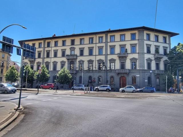 Locale Commerciale in vendita a Quartiere 1, Firenze