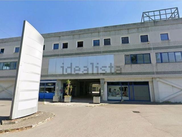 Locale Commerciale in vendita a Terni, Umbria