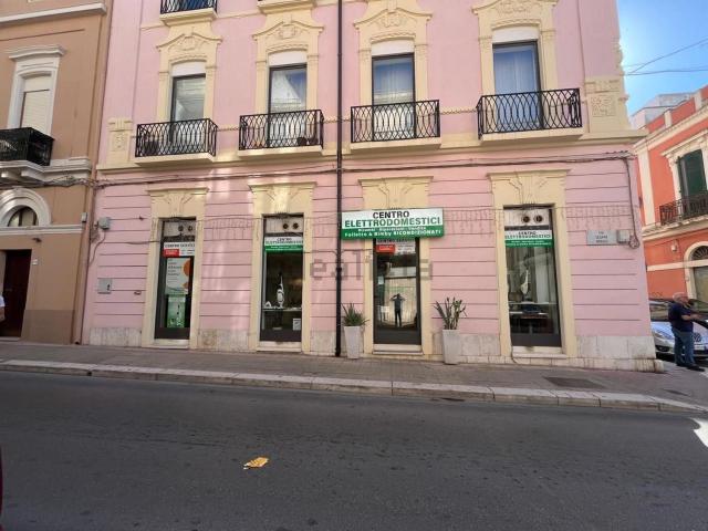 Locale Commerciale in vendita a Centro, Puglia