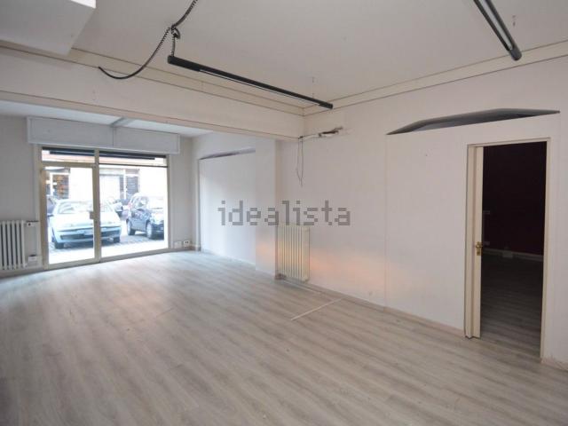Locale Commerciale in vendita a Crocetta-San Lazzaro-Modena Est, Modena