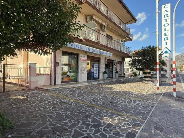 Locale Commerciale in vendita a Roccasecca, Frosinone