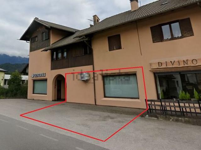 Locale Commerciale in vendita a Alpago, Puos D'alpago