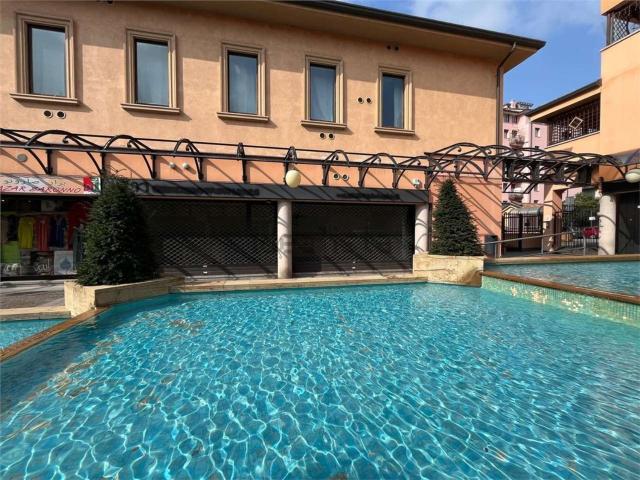 Locale Commerciale in vendita a Volta-Prealpi, Saronno
