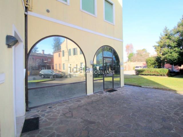 Locale Commerciale in vendita a Villorba, Treviso