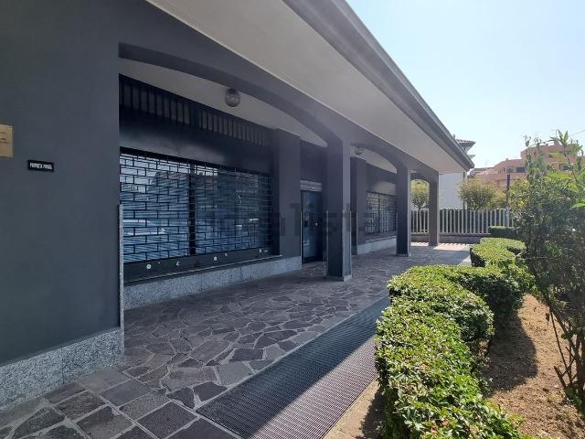 Locale Commerciale in vendita a Baraggia, Brugherio