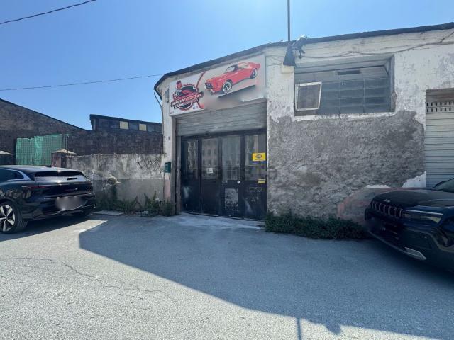 Locale Commerciale in vendita a Ponente, Serra Riccò
