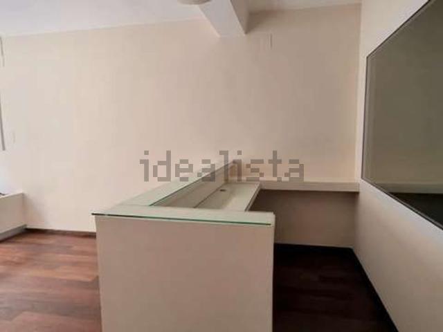 Locale Commerciale in vendita a Puglia, Bari