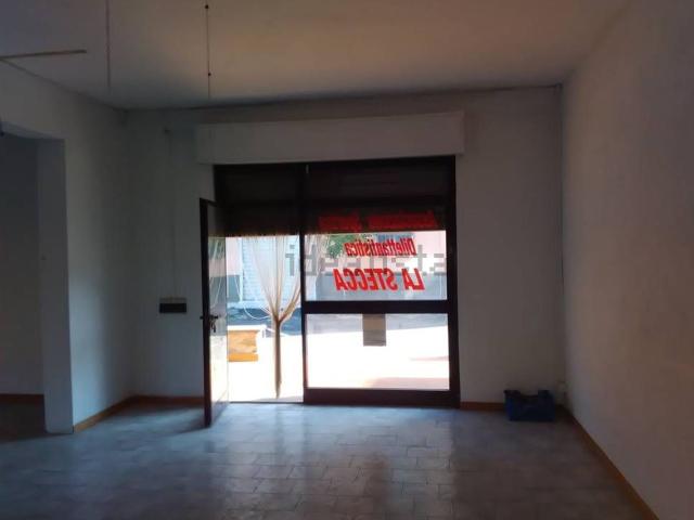 Locale Commerciale in vendita a Madonna del Ponte, Vetralla