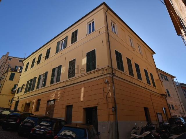 Locale Commerciale in vendita a Caramagnetta, Imperia