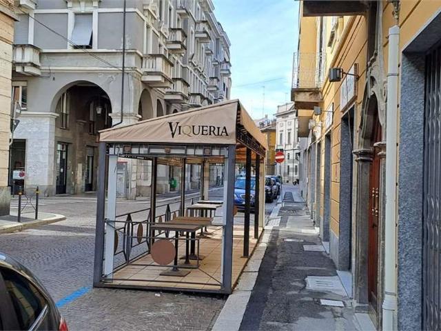 Locale Commerciale in vendita a Voghera, Lombardia