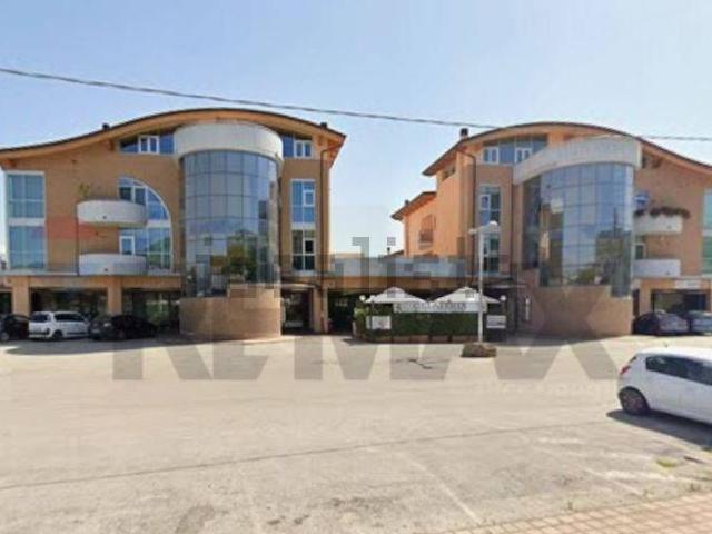 Locale Commerciale in vendita a Sassa Scalo, L'Aquila