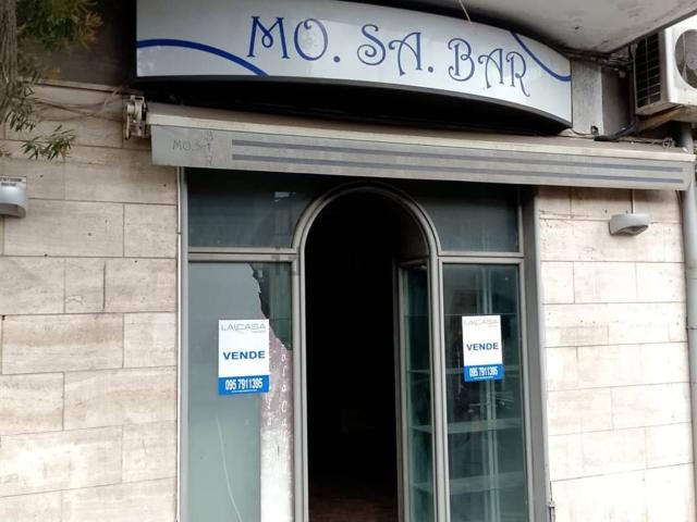 Locale Commerciale in vendita a Belpasso, Sicilia