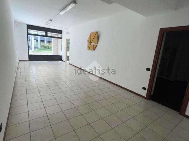 Locale Commerciale in vendita a Trescore Balneario, Lombardia