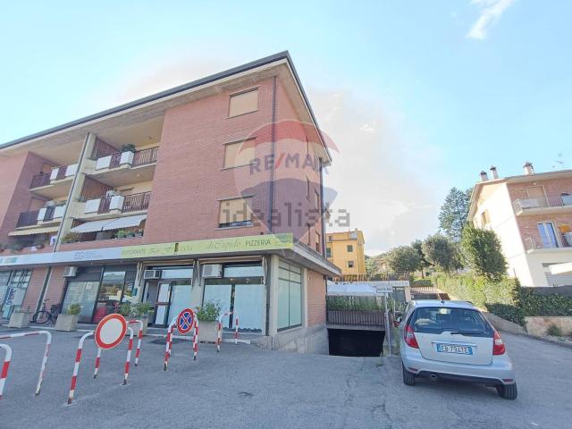 Locale Commerciale in vendita a Villa Pitignano, Cenerente