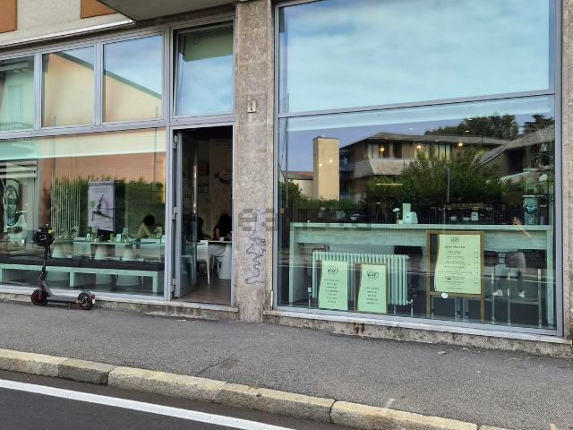Locale Commerciale in vendita a Borghetto, Monza