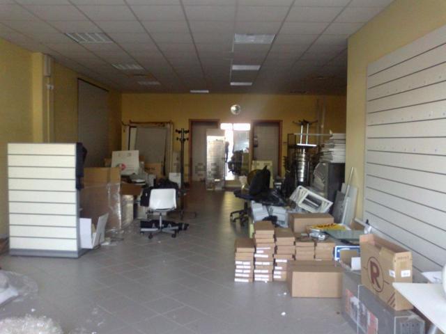 Locale Commerciale in vendita a San Giovanni alla Vena, Vicopisano