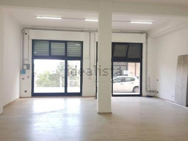 Locale Commerciale in vendita a Campobasso, Molise