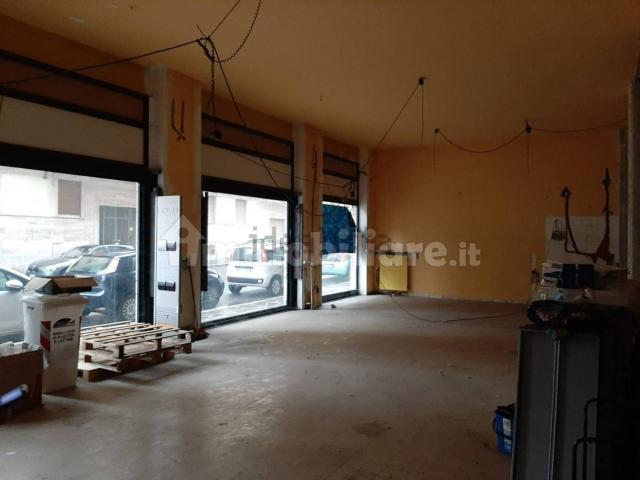 Locale Commerciale in vendita a Piemonte, Alessandria