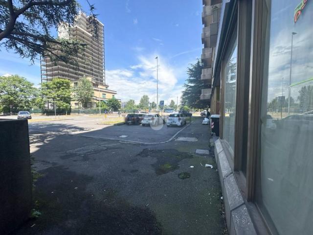 Locale Commerciale in vendita a Ex Autobianchi, Desio