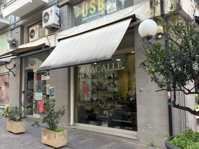 Locale Commerciale in vendita a Calabria, Cosenza