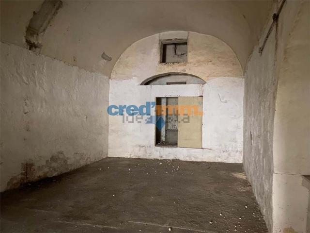 Locale Commerciale in vendita a Puglia, Bari