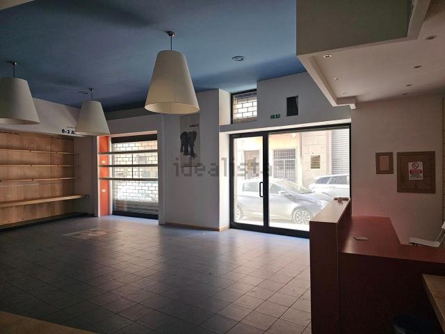 Locale Commerciale in vendita a Viterbo, Lazio