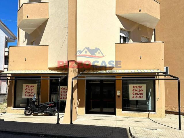 Locale Commerciale in vendita a Calabria, Cosenza