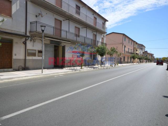 Locale Commerciale in vendita a Calabria, Cosenza