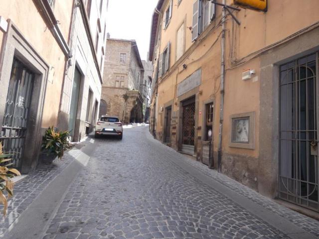 Locale Commerciale in vendita a Viterbo, Lazio
