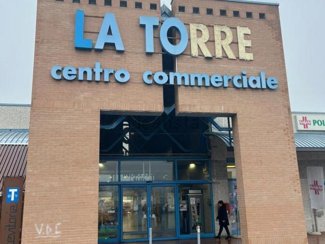 Locale Commerciale in vendita a Unione Comuni Modenesi Area Nord, Finale Emilia