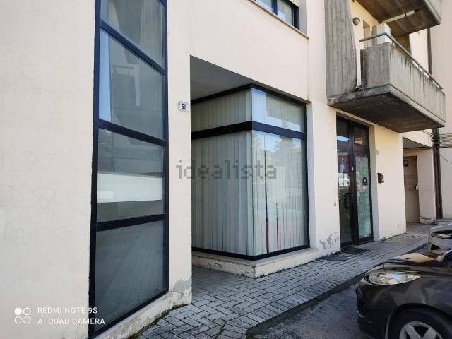 Locale Commerciale in vendita a Piancerreto, Marche