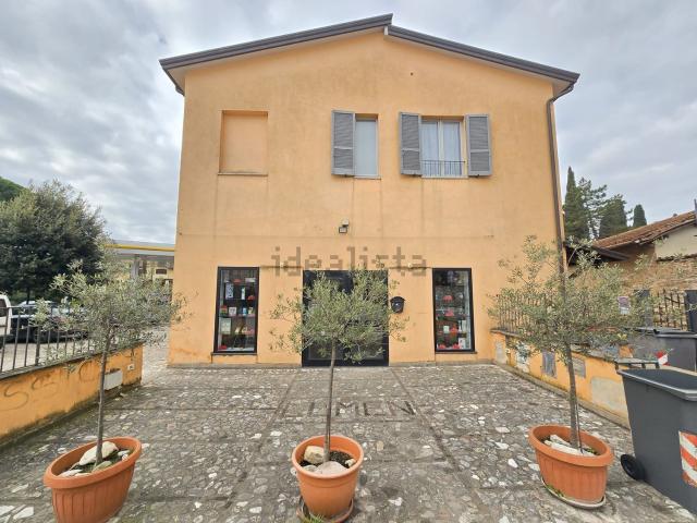 Locale Commerciale in vendita a Spello, Umbria