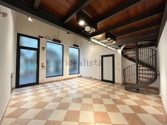Locale Commerciale in vendita a Padova
