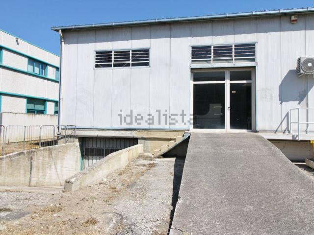 Locale Commerciale in vendita a Agraria, Marche