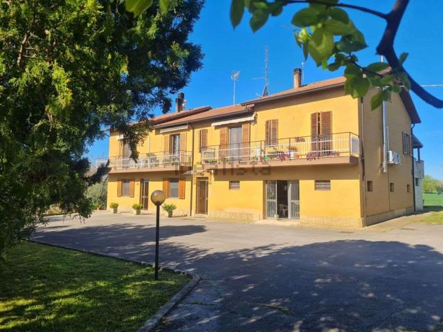 Locale Commerciale in vendita a Marche, Ancona
