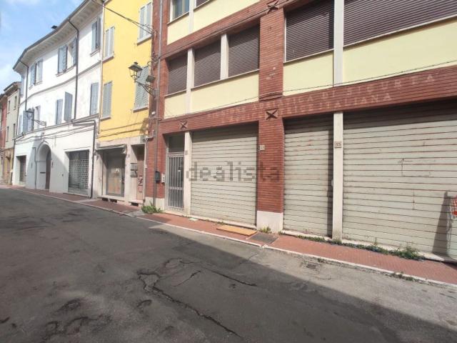 Locale Commerciale in vendita a Unione Comuni Modenesi Area Nord, Mirandola