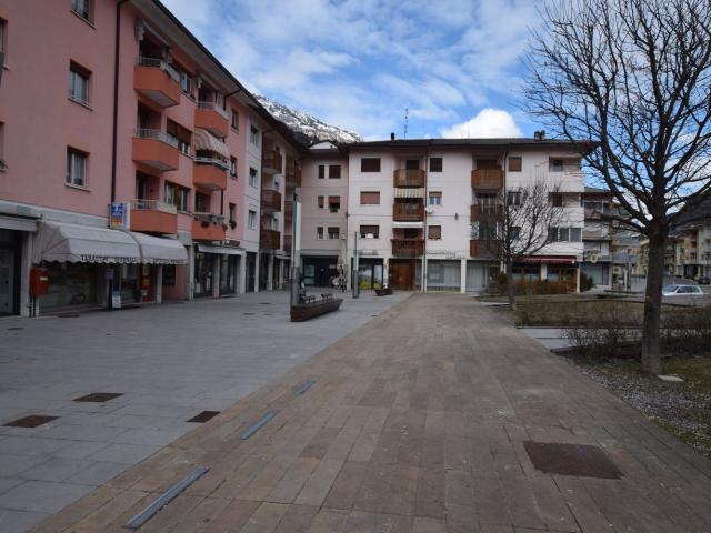 Locale Commerciale in vendita a Longarone, Veneto