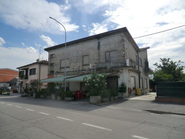 Locale Commerciale in vendita a Masi Torello, Reggio Emilia