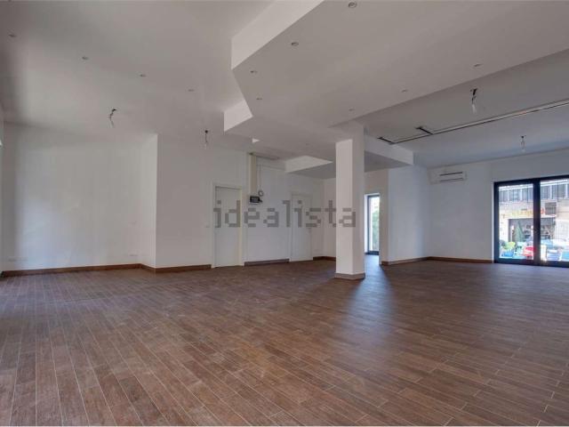 Locale Commerciale in vendita a Ceglie Messapica, Brindisi