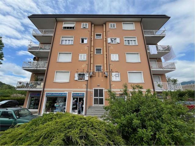 Locale Commerciale in vendita a Mojana, Merone