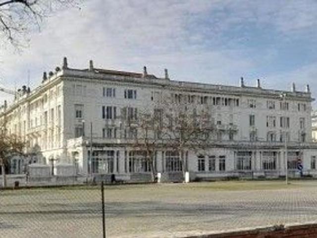 Locale Commerciale in vendita a Riccione, Reggio Emilia