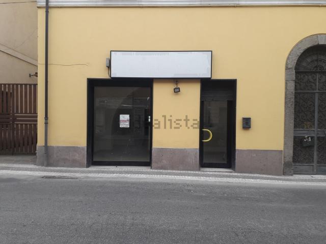 Locale Commerciale in vendita a Ceccano, Lazio