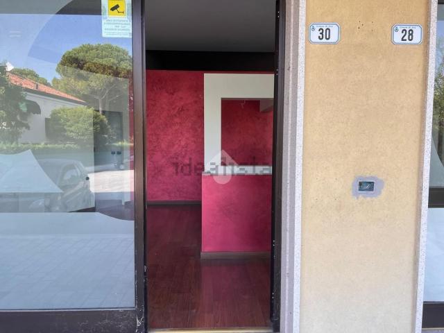 Locale Commerciale in vendita a Stra, Veneto