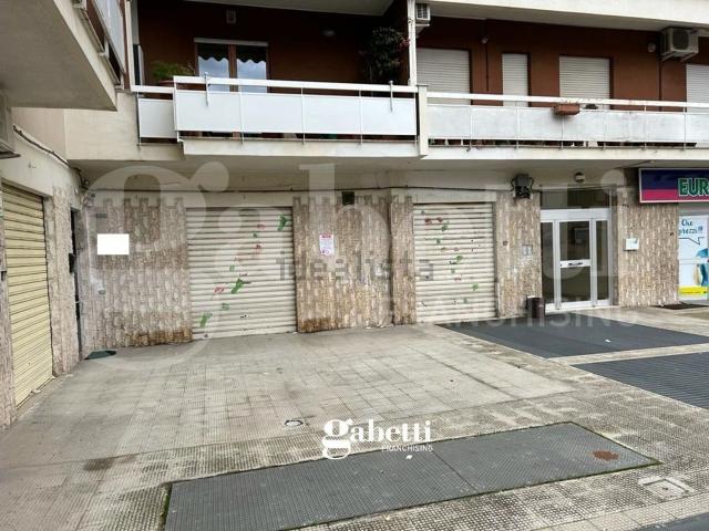 Locale Commerciale in vendita a Puglia, Barletta-andria-trani
