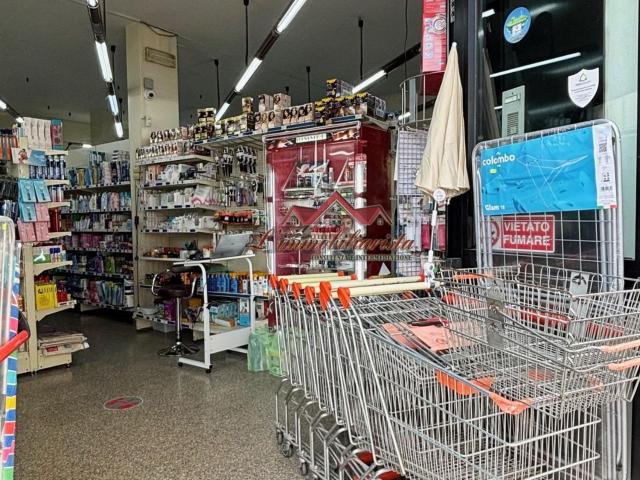 Locale Commerciale in vendita a Puglia, Bari