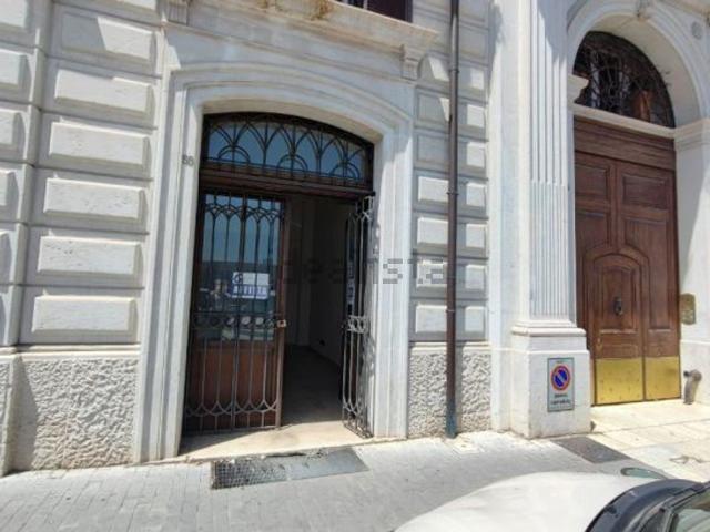 Locale Commerciale in vendita a Campobasso, Molise
