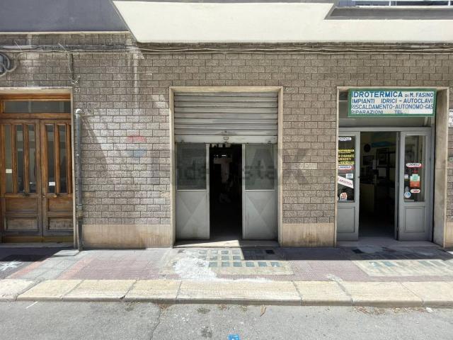 Locale Commerciale in vendita a Municipio 1, Puglia