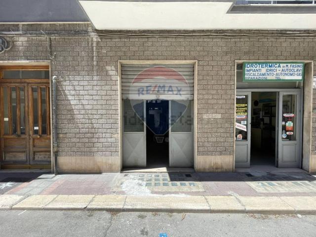 Locale Commerciale in vendita a Municipio 1, Puglia