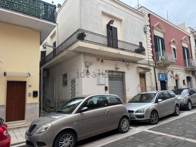 Locale Commerciale in vendita a Puglia, Bari