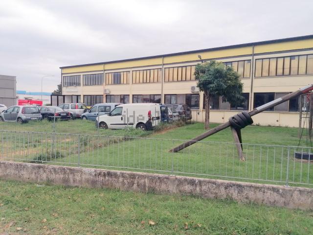 Locale Commerciale in vendita a Unione Terre e Fiumi, Final Di Rero